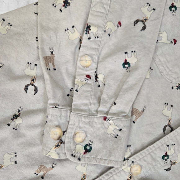 Duluth Light Gray Llama Alpaca Print Christmas Casual Button Down Size Medium - Picture 4 of 10